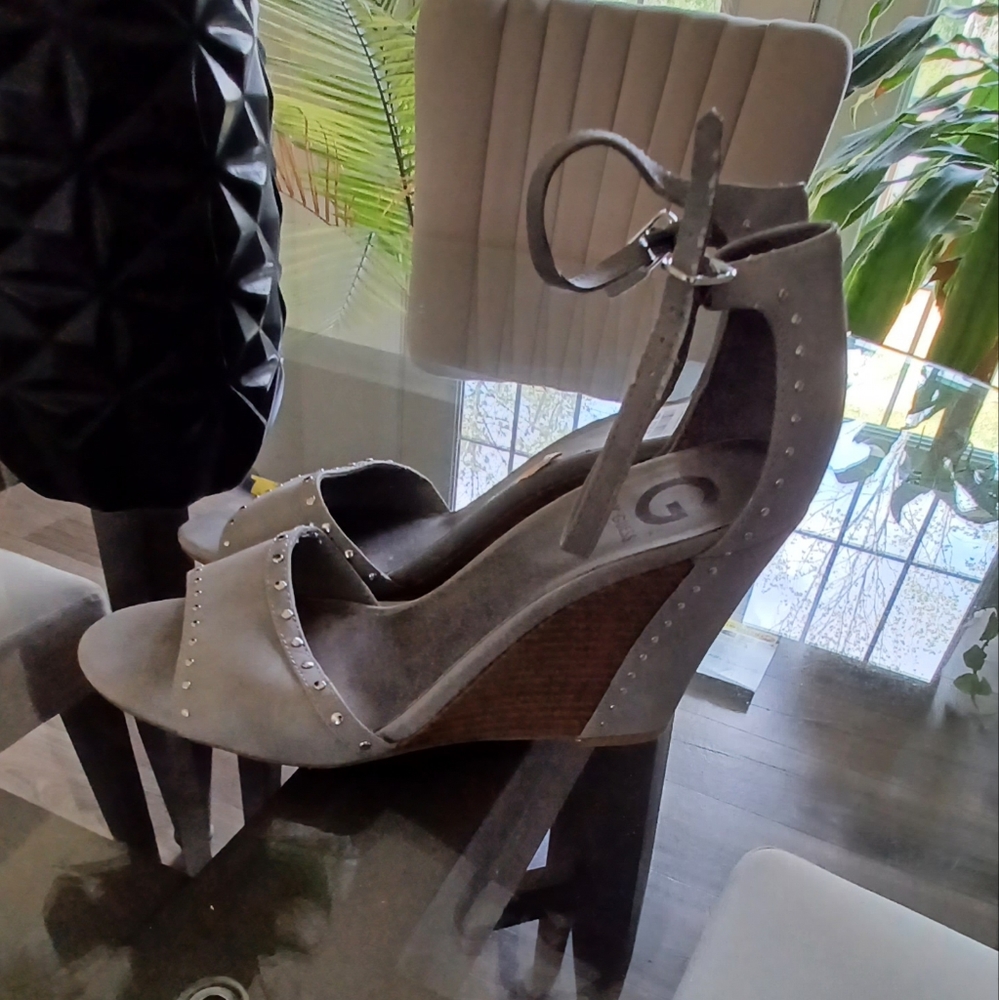 Guess New Gray open-toe Platforms, *suedelike wedges*..3in, Sz11..NWT